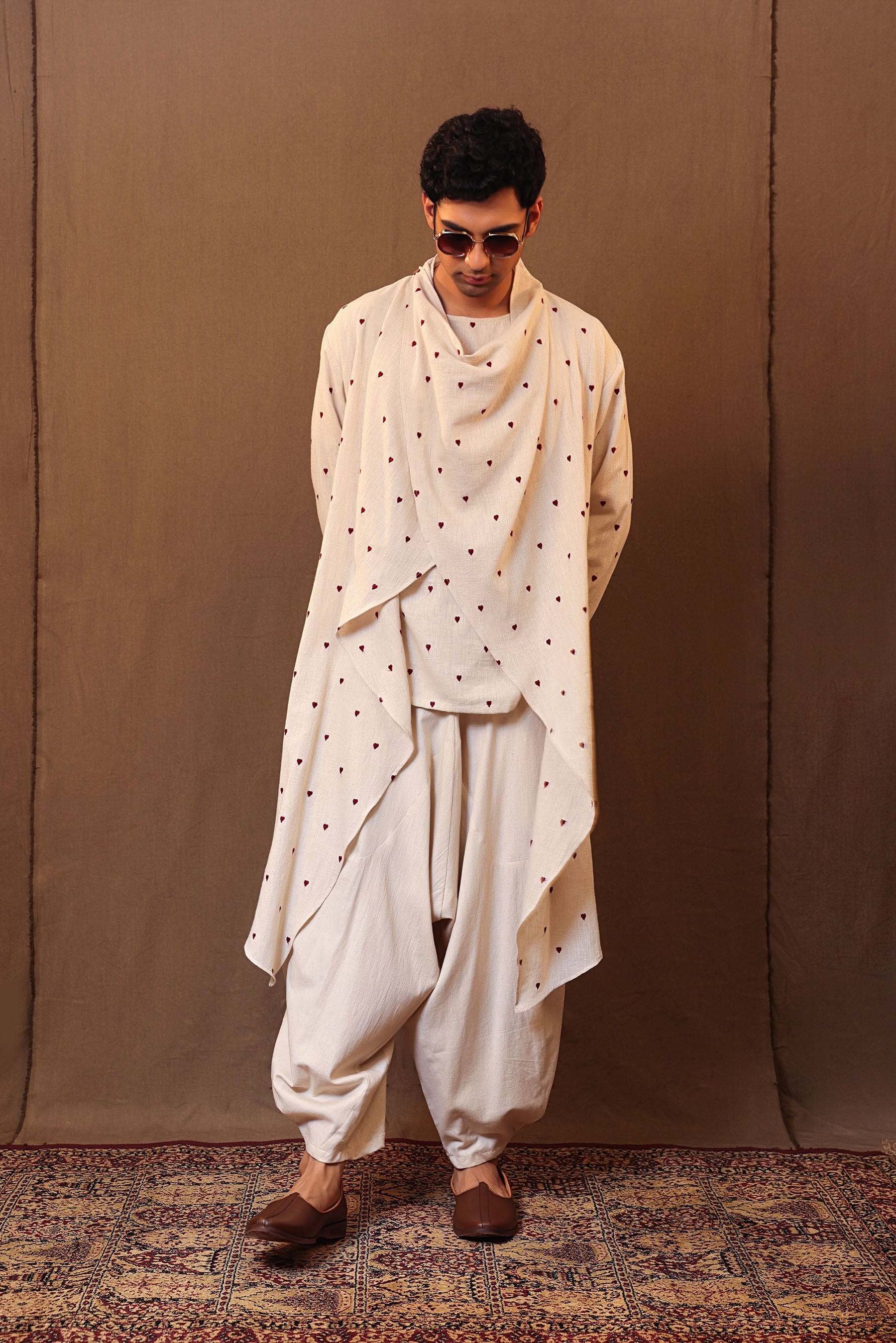 Full length view of off-white jacket kurta and pants set – MATI TAASH