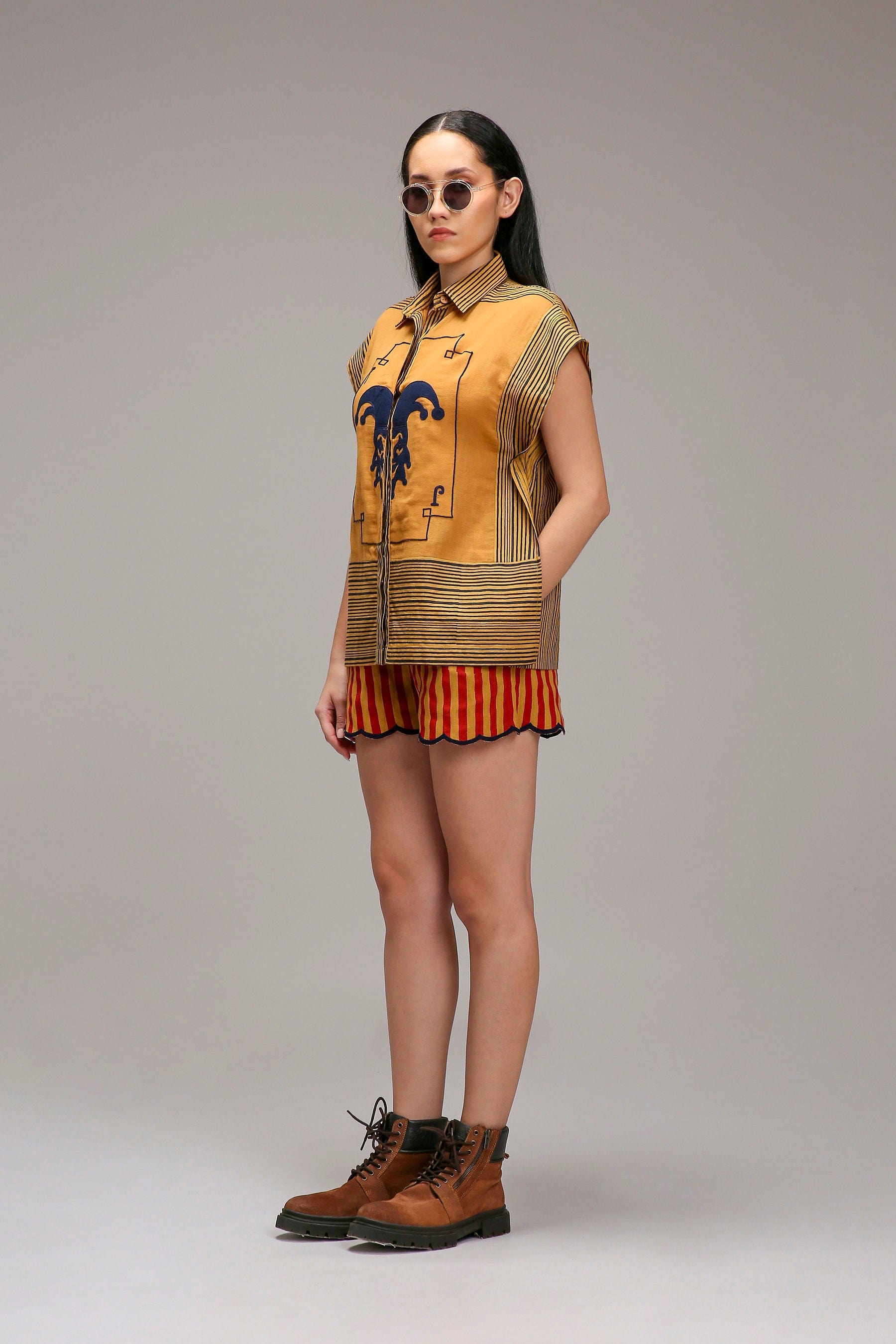 Mati shorts Tan-Brown Red Striped Scallop Shorts