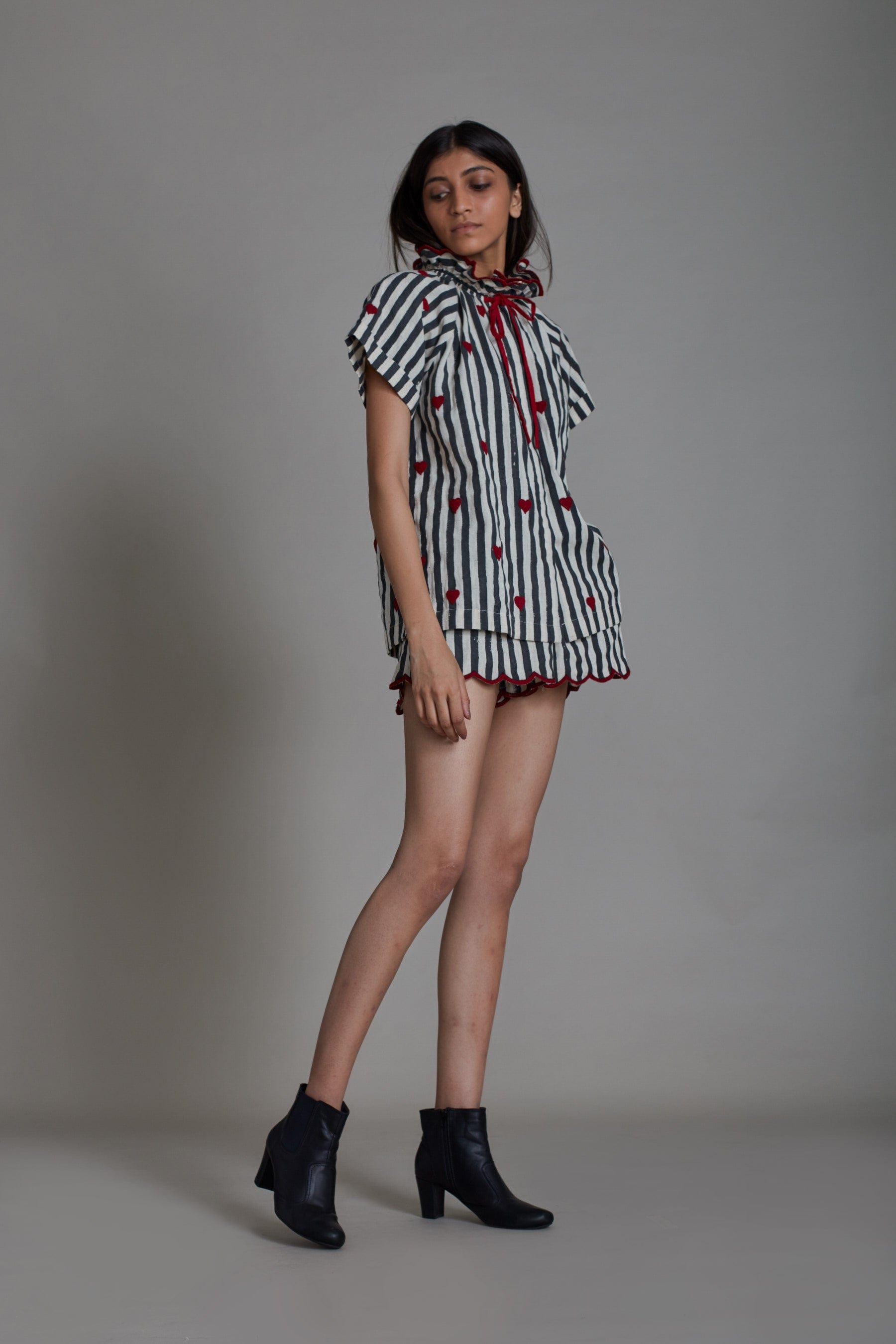 Mati SEPERATES STRIPE TORA SHIRT AND SCALLOP SHORTS SET - BLACK WITH RED HEART (SET OF 2)