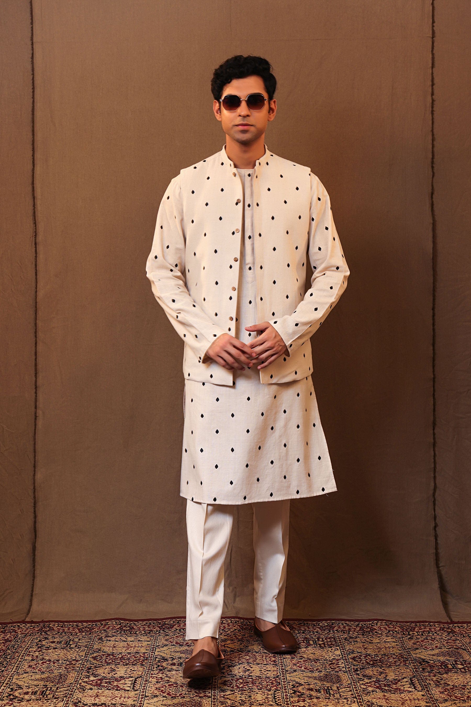 Handspun kala cotton off-white kurta bandi set with embroidery detail – MATI menswear