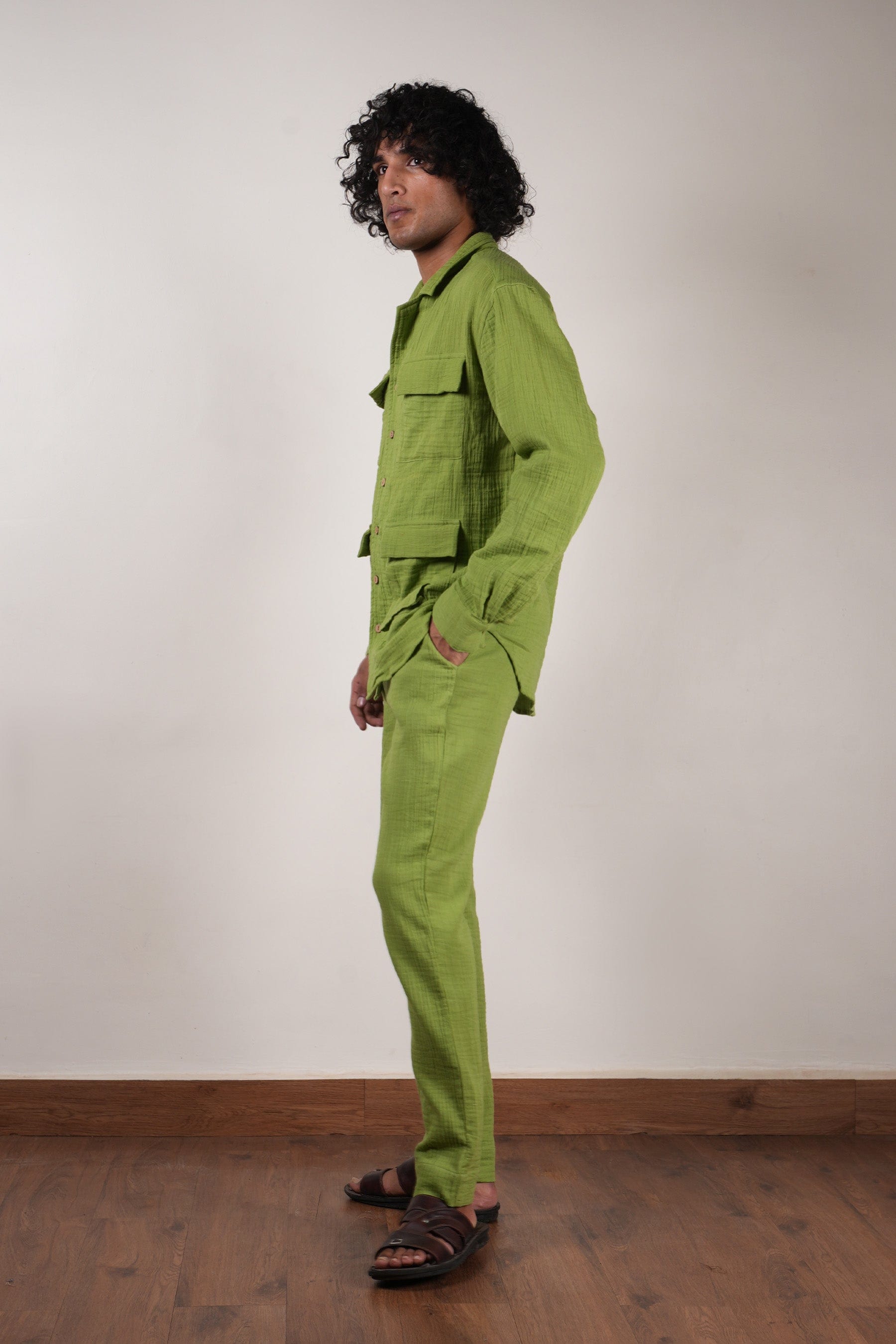 Mati Outfit Sets Men's Green Crush Cotton Pocket Shirt & Pant Set (2 PCS)